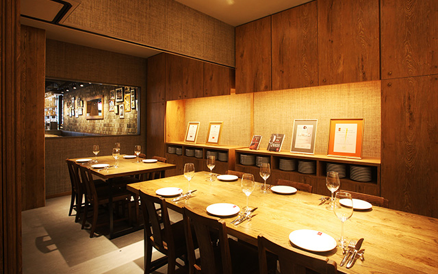 SALVATORE CUOMO & BAR q